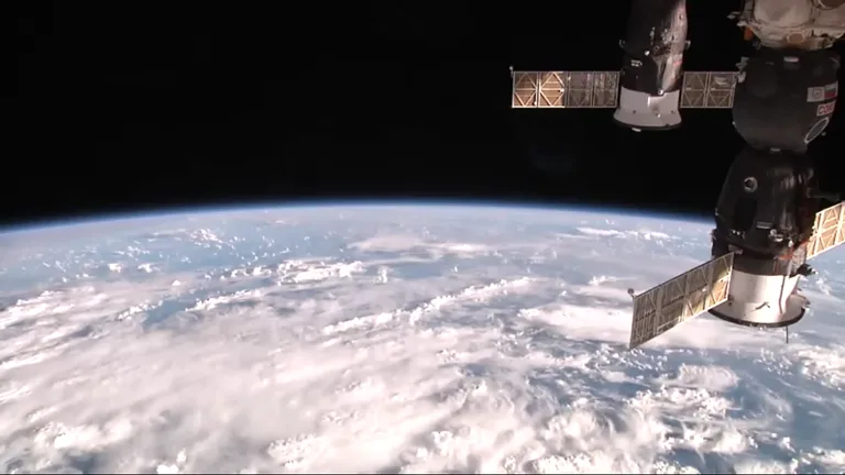 ISS HD Live: Live Earth View screenshot 11